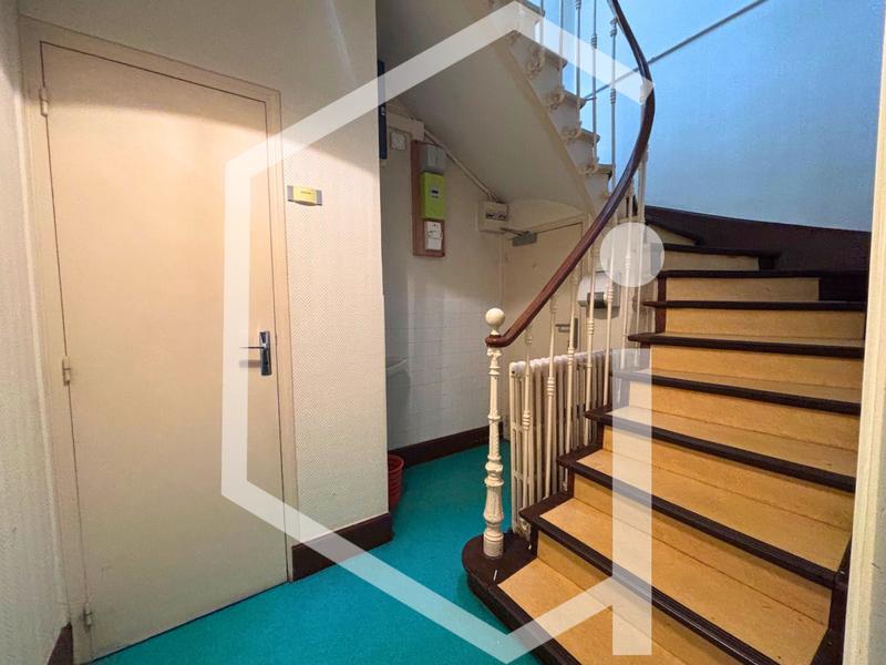 Maison - 325 m² - 18 pièces