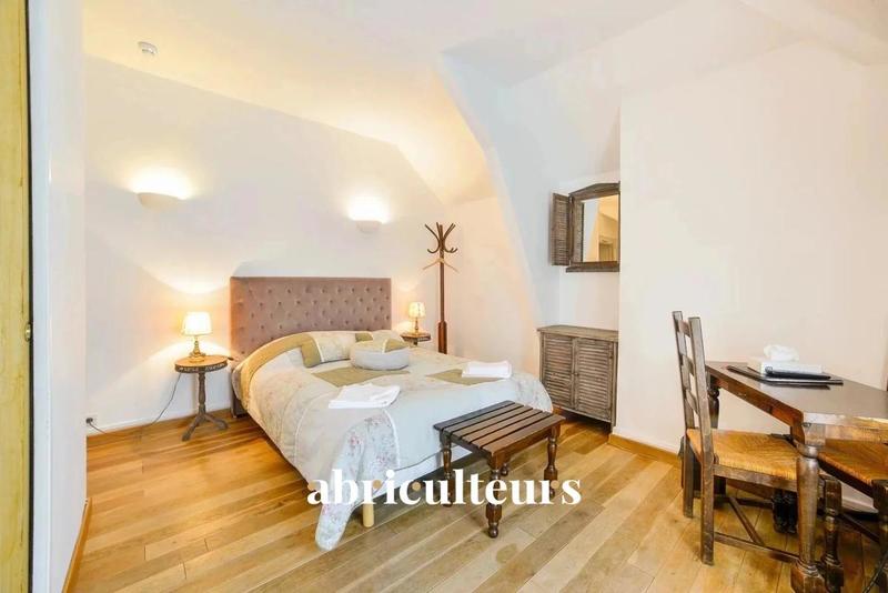 Maison ancienne - 1 000 m² - 16 pièces