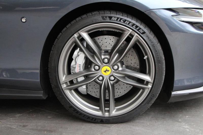 Ferrari Roma V8 620ch