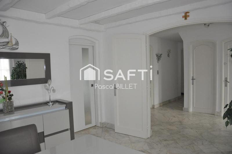 Villa - 230 m² - 9 pièces