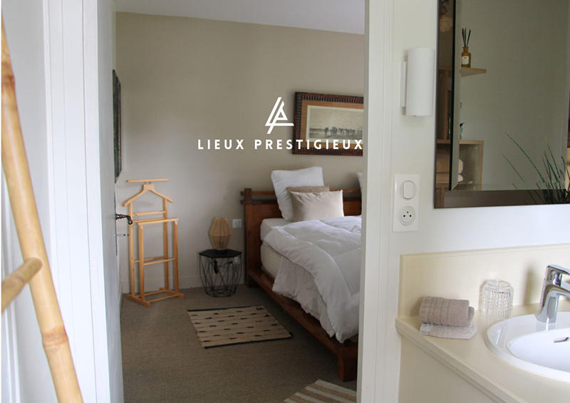 Demeure - 255 m² - 10 pièces