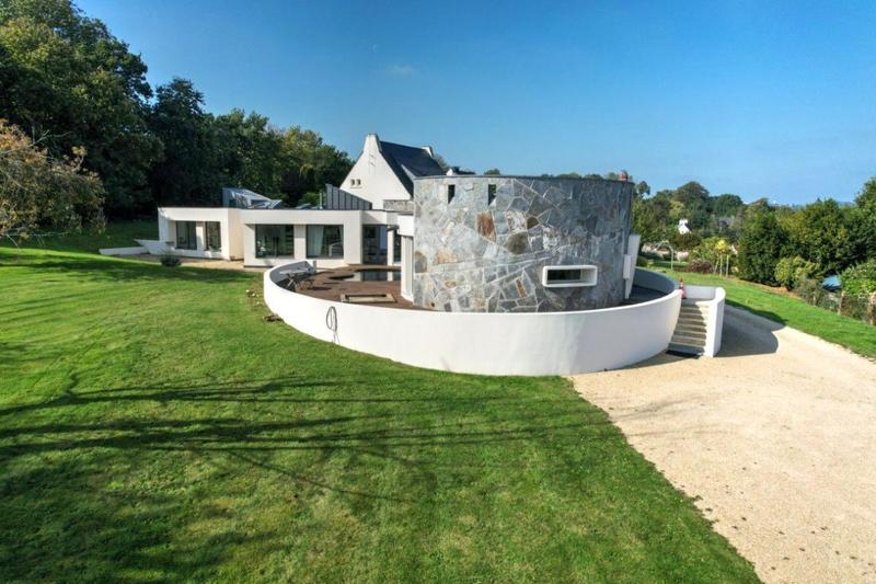 Maison - 260 m² - 8 pièces