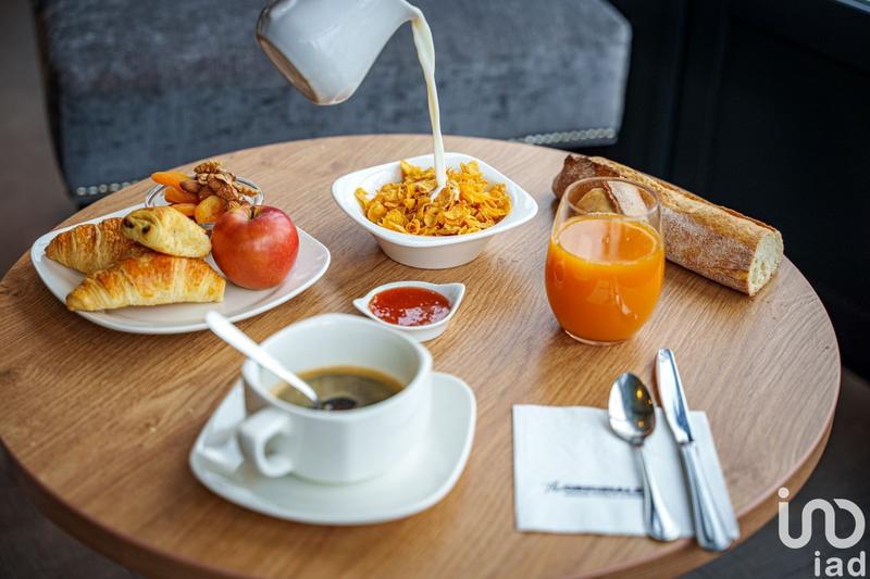 Local commercial - 1 700 m²