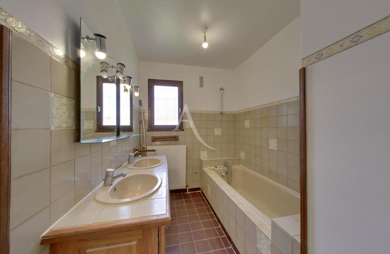 Maison - 106 m² - 5 pièces