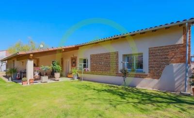 Maison - 215 m² - 9 pièces