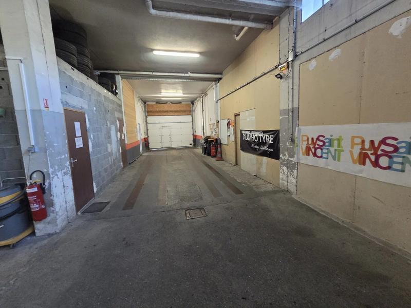 Local d'activités - 699 m² - 4 pièces