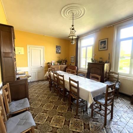 Maison - 201 m² - 9 pièces