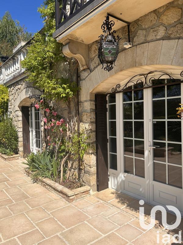 Maison - 210 m² - 10 pièces