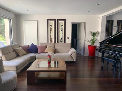 Appartement - 205 m² - 6 pièces