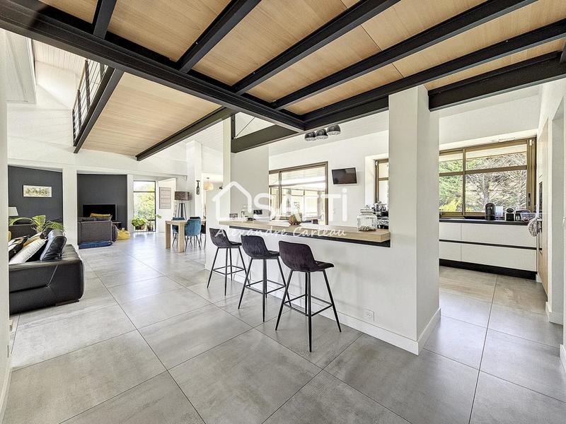 Maison - 240 m² - 7 pièces