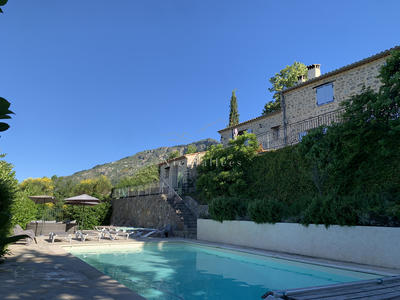 Maison - 180 m² - 8 pièces