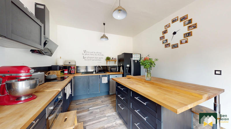 Maison - 223 m² - 8 pièces