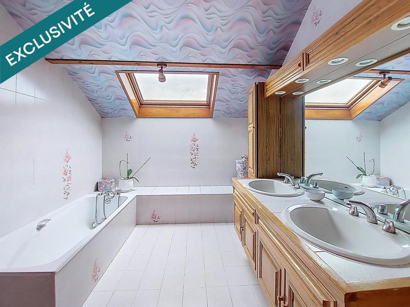 Maison - 201 m² - 7 pièces