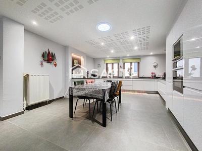 Maison - 230 m² - 6 pièces