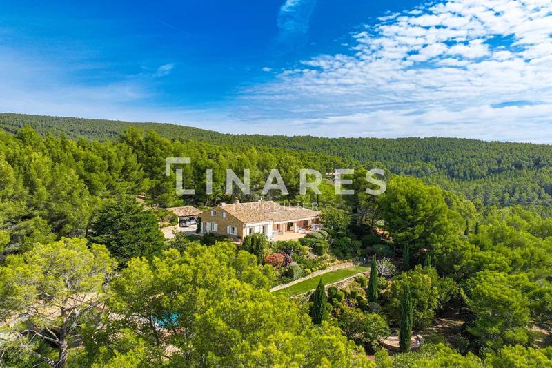 Villa - 410 m² - 9 pièces