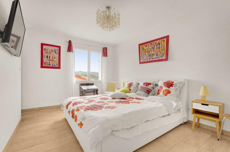 Maison contemporaine - 220 m² - 6 pièces