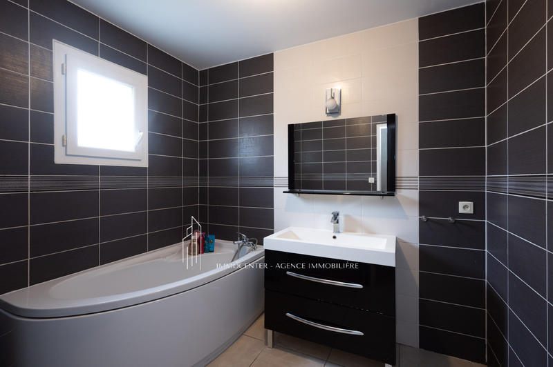 Villa - 130 m² - 6 pièces