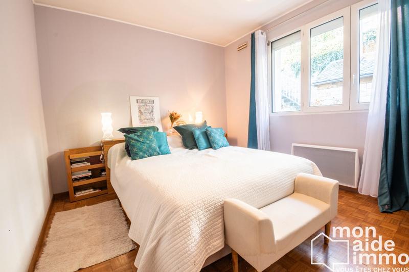 Maison traditionnelle - 210 m² - 7 pièces