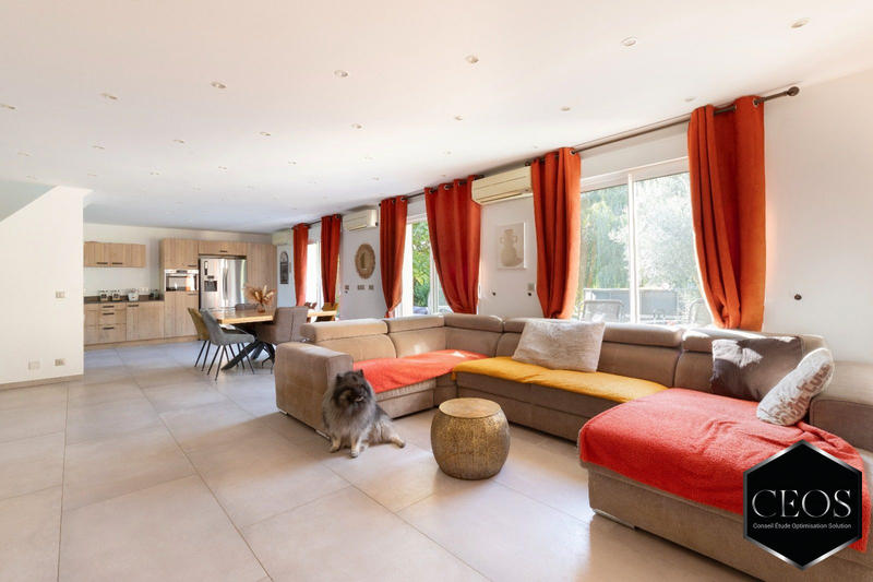 Maison - 280 m² - 8 pièces