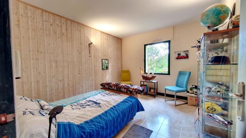 Maison - 215 m² - 9 pièces