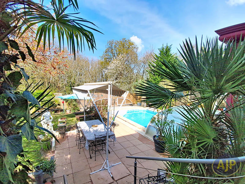 Maison - 152 m² - 8 pièces