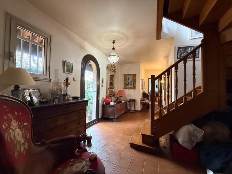 Maison - 270 m² - 9 pièces