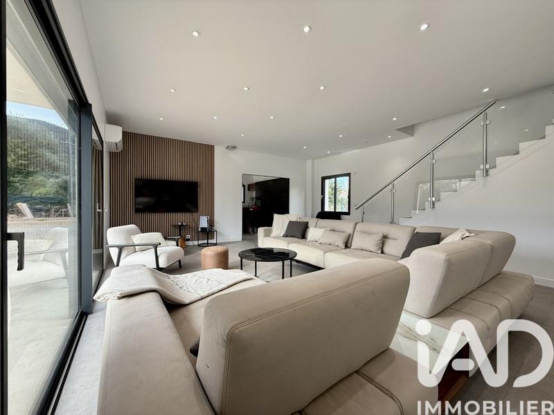 Maison - 141 m² - 5 pièces