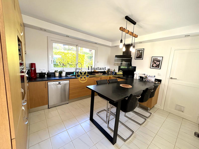 Maison - 174 m² - 6 pièces