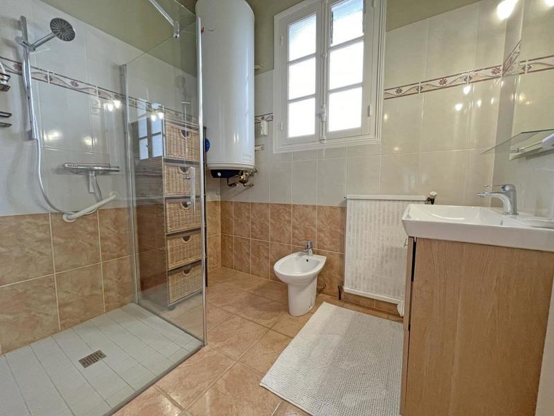 Maison - 281 m² - 7 pièces