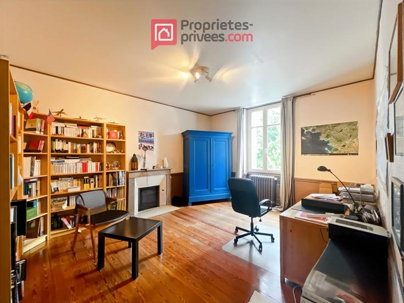 Maison - 210 m² - 9 pièces