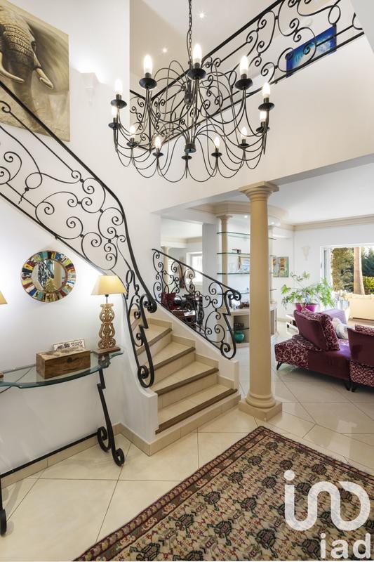 Maison - 300 m² - 8 pièces