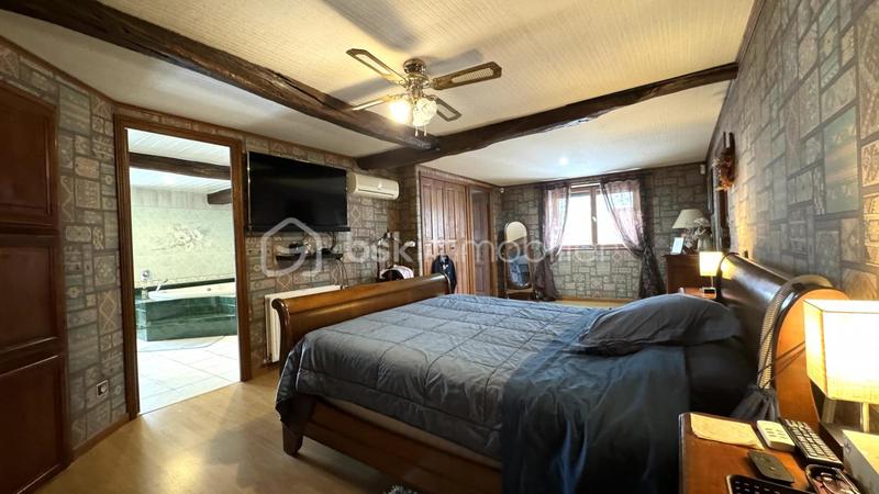 Corps de ferme - 390 m² - 10 pièces