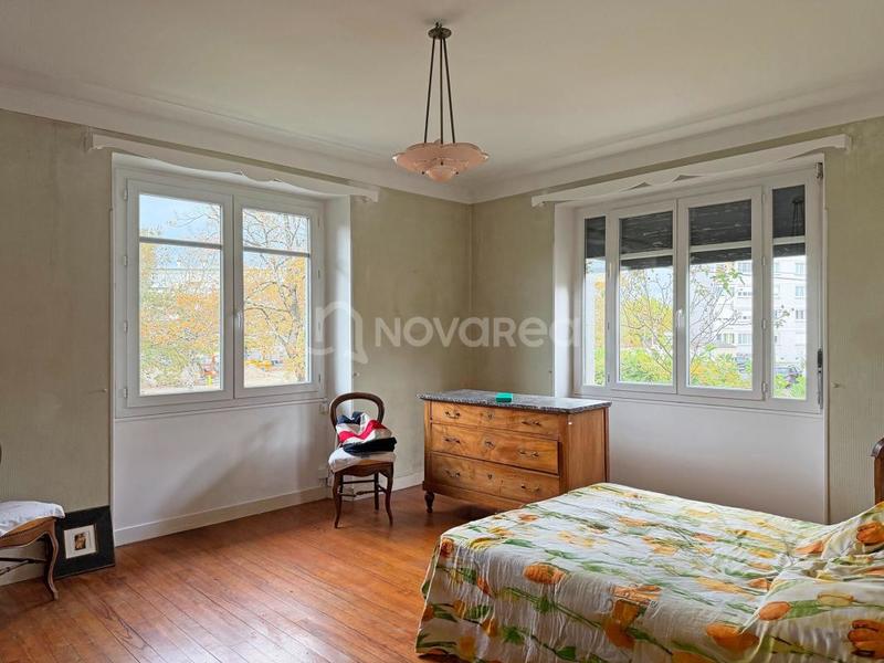 Maison - 215 m² - 9 pièces