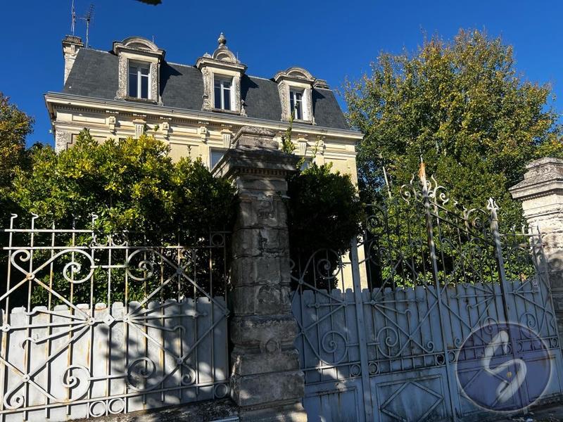 Maison - 177 m² - 8 pièces