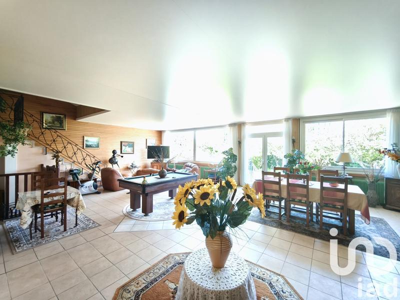 Maison de ville - 270 m² - 11 pièces