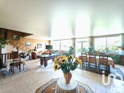 Maison de ville - 270 m² - 11 pièces