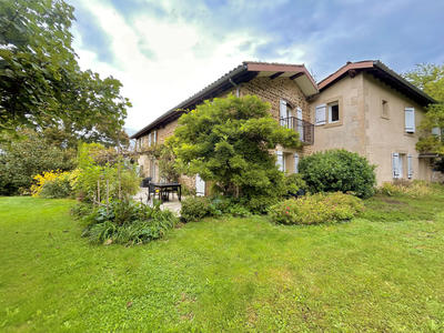 Propriété - 392 m² - 10 pièces