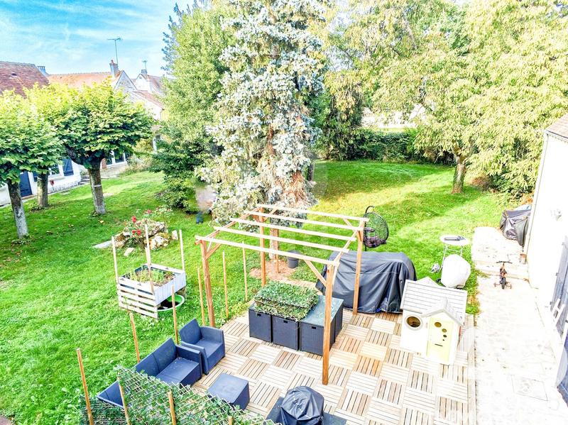 Maison - 1 160 m² - 59 pièces