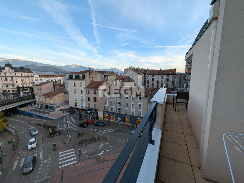 Duplex - 97 m² - 6 pièces