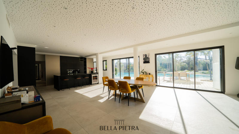 Maison - 800 m² - 14 pièces