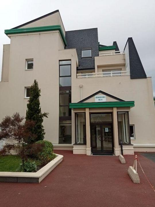 Local d'activité / Entrepôt - 319 m² - 18 pièces