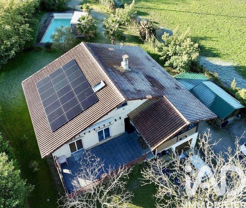 Maison - 242 m² - 9 pièces