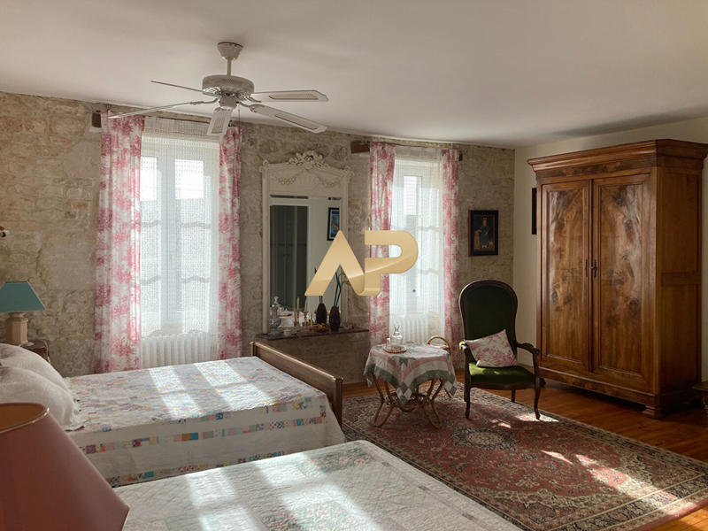 Maison de maîtres - 253 m² - 8 pièces