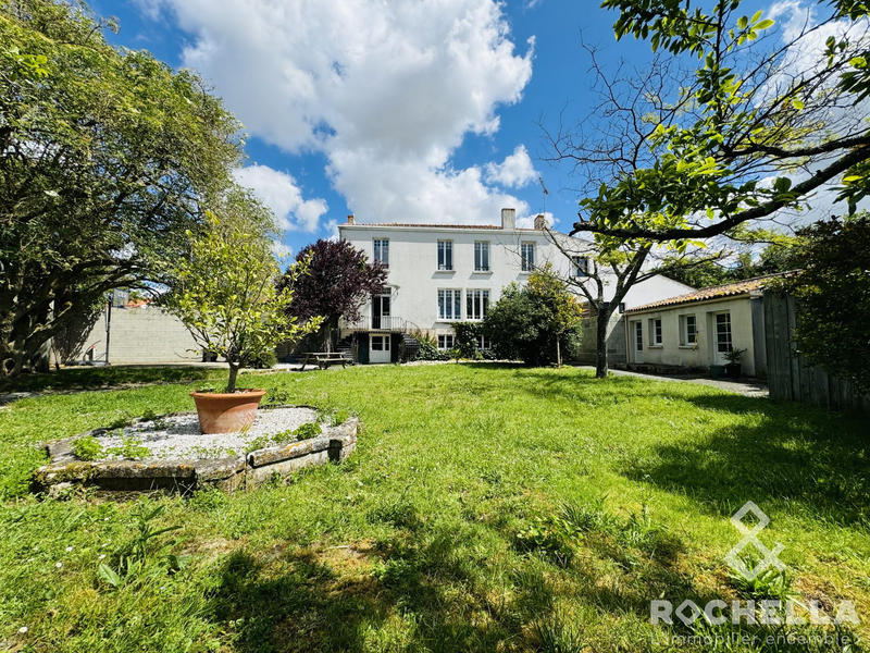 Maison - 365 m² - 10 pièces