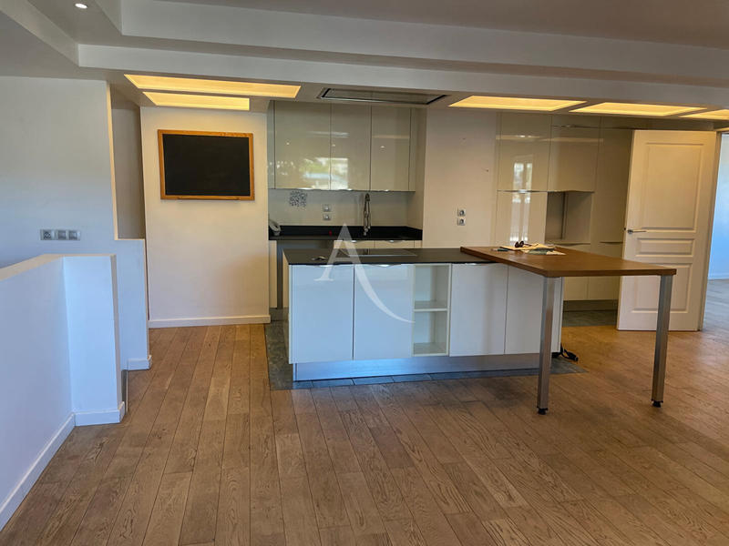 Appartement - 143 m² - 6 pièces