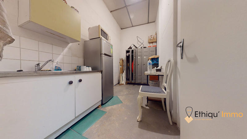 Local commercial - 839 m² - 6 pièces