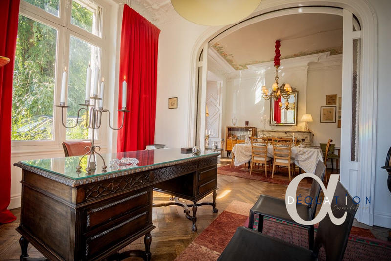 Maison - 350 m² - 10 pièces