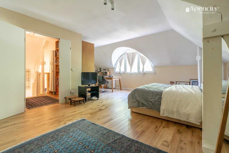 Maison traditionnelle - 153 m² - 6 pièces