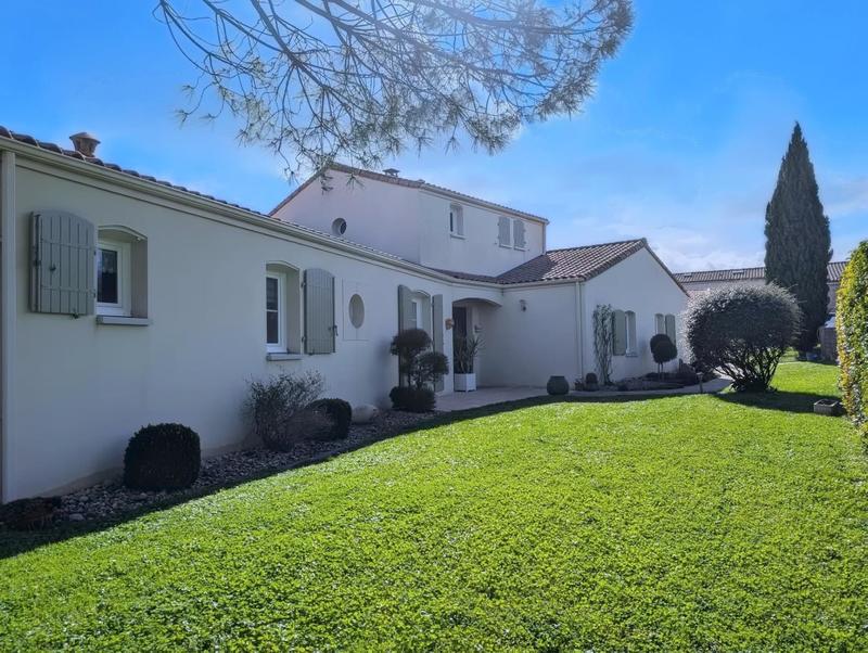 Maison - 202 m² - 5 pièces