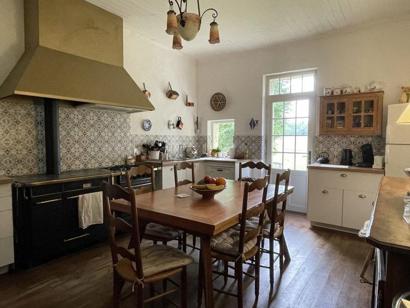 Maison - 234 m² - 6 pièces